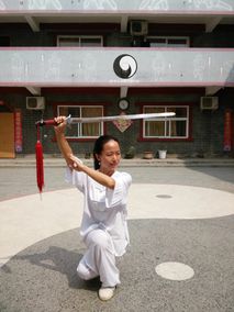 Yaping maniant l'épée à ChenJiaGou